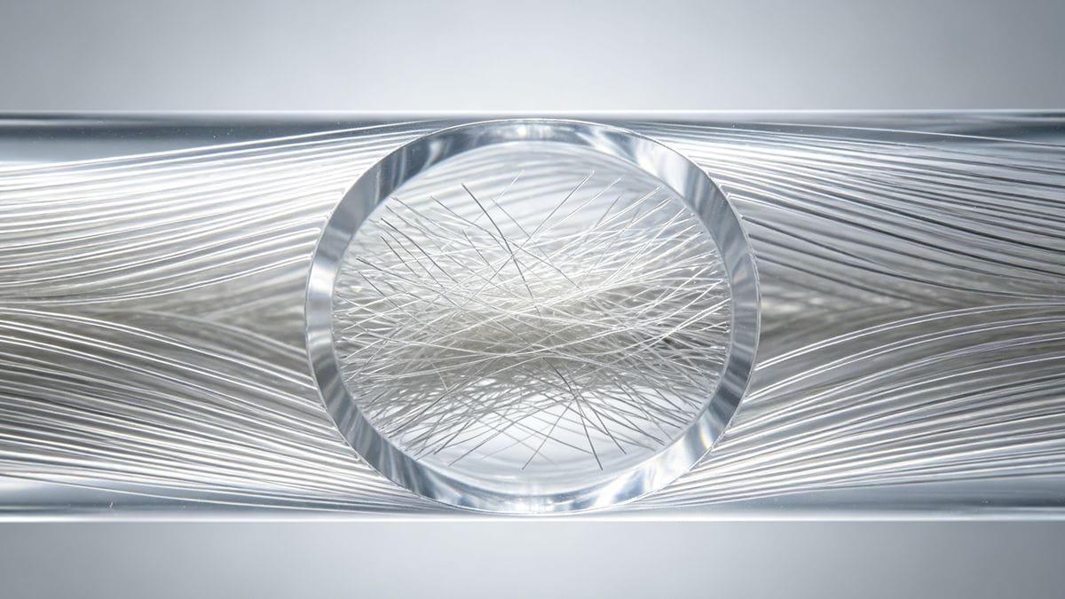 An image illustrating fiber orientation, with fibers aligned in the direction of flow and randomly oriented in the core